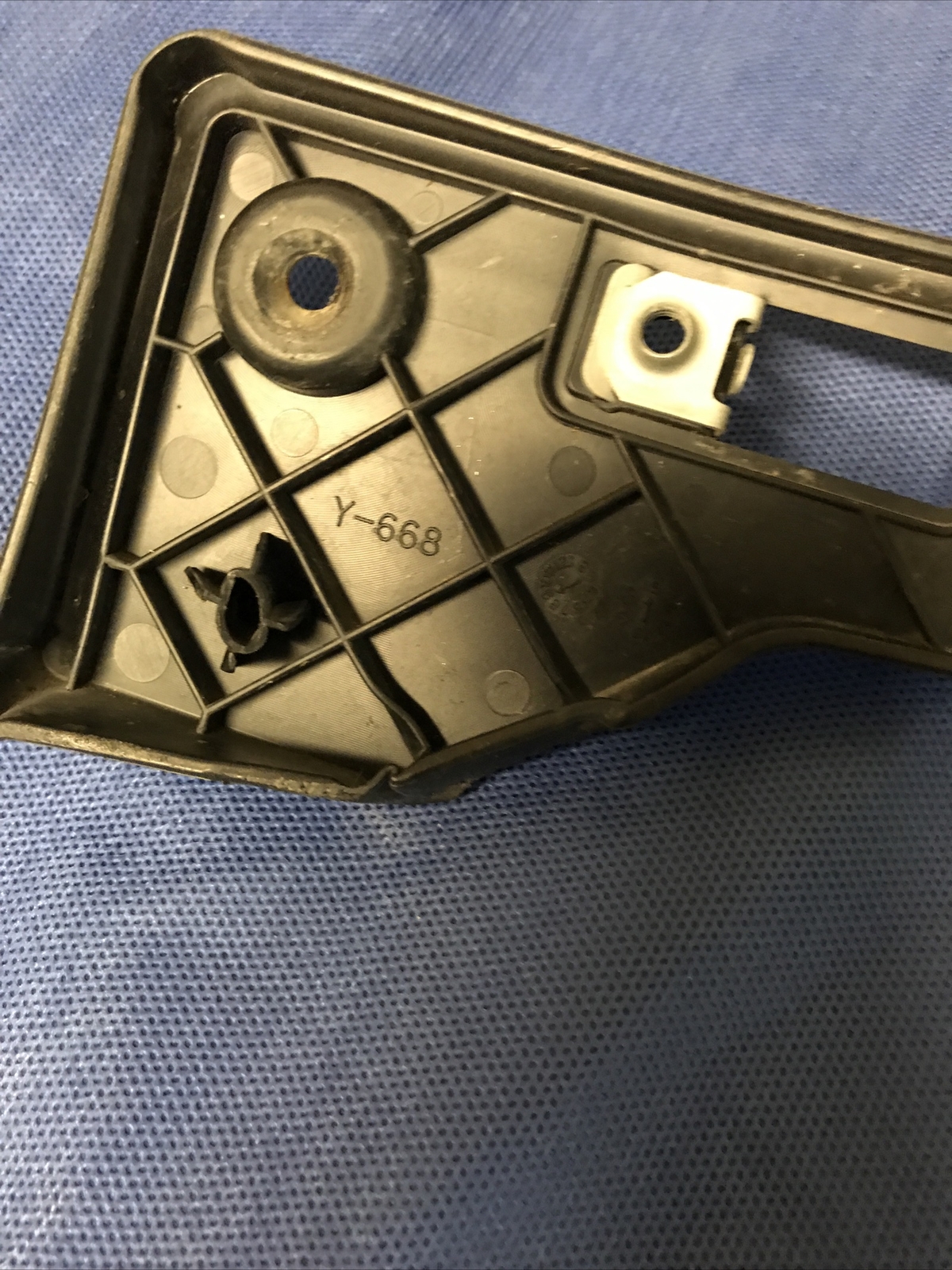 Genuine Toyota 1618 RAV4 Front License Plate Mount Bracket 521140R090