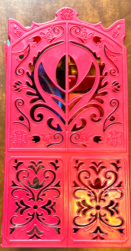 Disney Frozen Anna and Elsa's Royal Closet 2013 2 skirts Mirror Compartments - Picture 2 of 5
