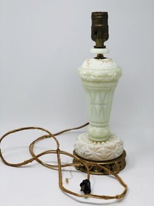 BEAUTIFUL-VINTAGE-ANTIQUE-CARAMEL-SWIRL-AKRO-AGATE-SLAG-GLASS-LAMP-LIGHT
