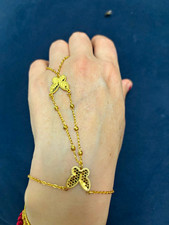 Goldfarbenes Handketten-Armband mit Schmetter...