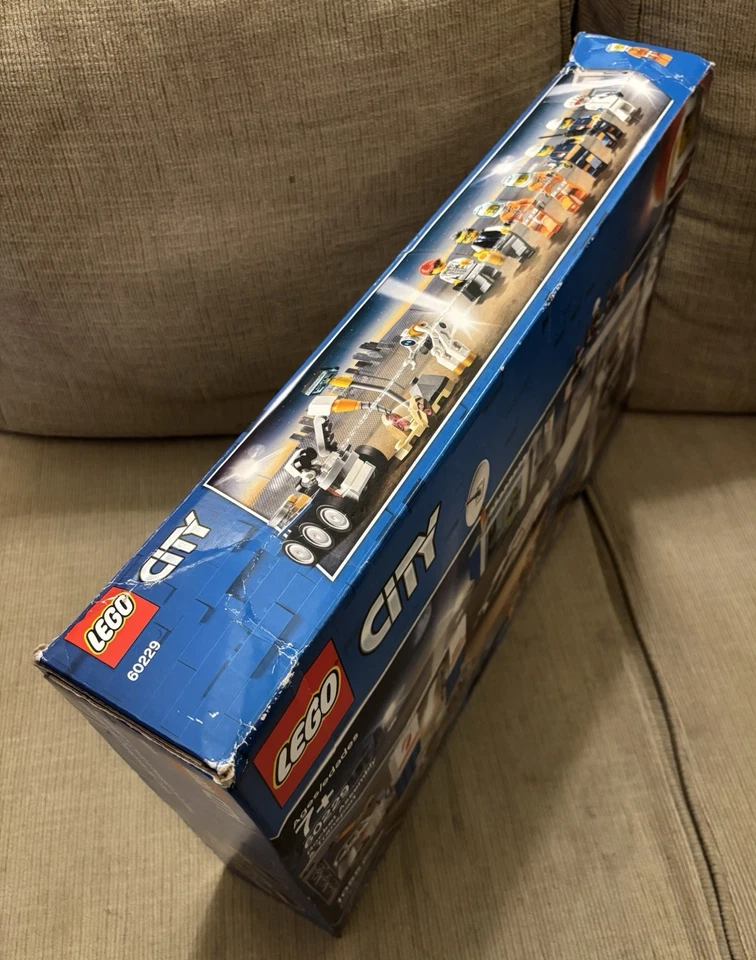 LEGO City ROCKET ASSEMBLY & TRANSPORT 60229 Brand New Sealed RETIRED Space Ship - Image 2 of 4