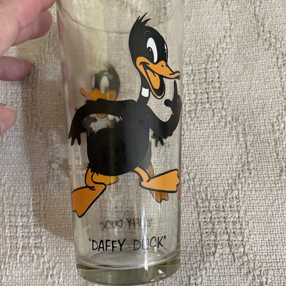 Vintage 1973 Looney Tunes Daffy Duck Warner Bros Pepsi Collector Glass (TD) - Image 3 of 4