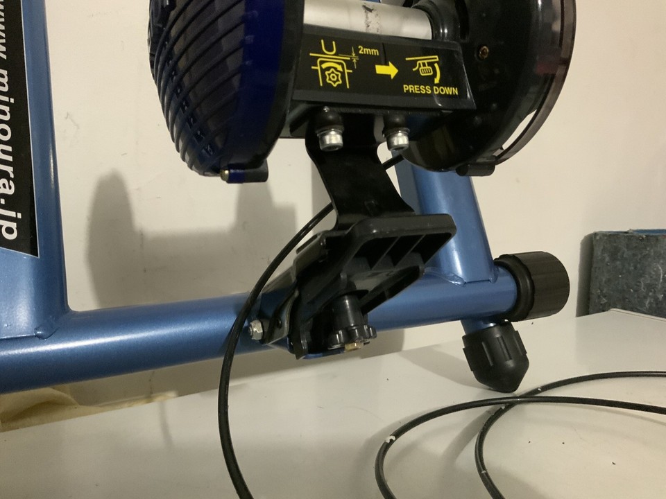 Minoura MAG 850 Indoor Stationary Bicycle Bike Trainer Stand & Wheel