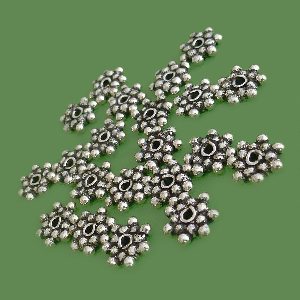 Bracciale D-Dice Metallo Con Finitura Color Oro, Perle In Resina Bianca - Foto 5