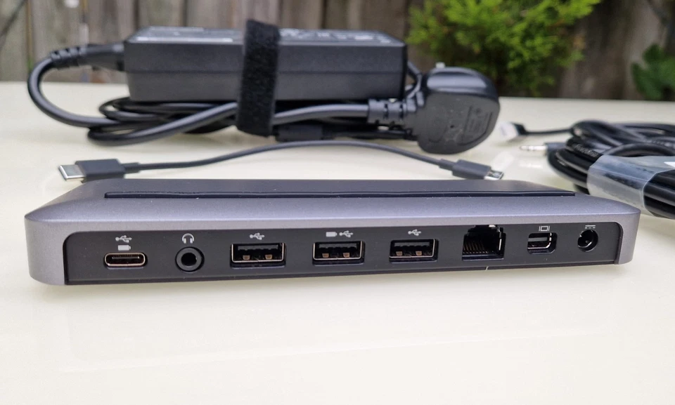 Henge MacBook Docking Station USB-C Stone HD01TAUSBC - Up to 87W Charging - Image 3 of 4