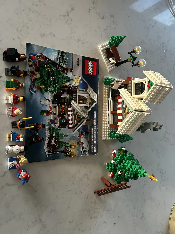 LEGO 10199 Winter Toy Shop, photo 2 of 5