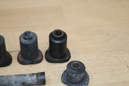 Yamaha XJ 550 Rubber Engine Mounts & Tubes Oem 1981 - 1983 Maxim Secca SK5 - Picture 6 of 18
