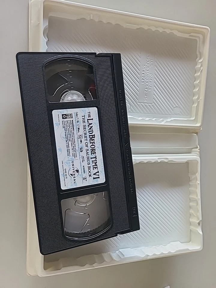 The Land Before Time VI: The Secret of Saurus Rock (VHS 1998 Clamshell) 83361 - Image 4 of 4