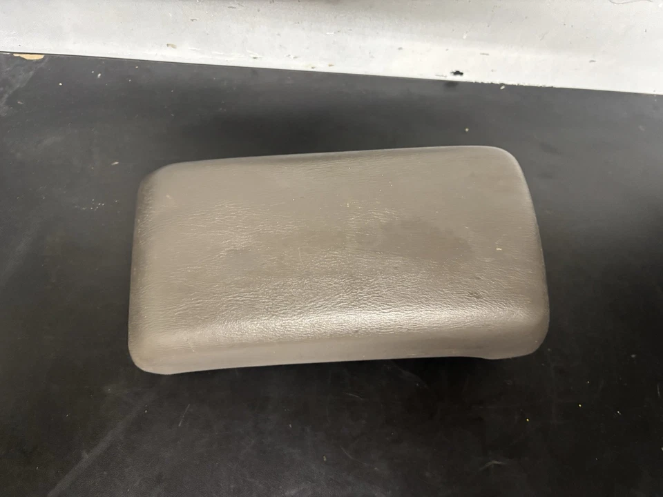 2000-2004 Subaru Legacy Outback Center Console Lid - Image 2 of 4