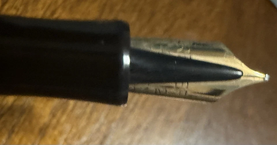 PLUMA ESTILOGRÁFICA RELIEVE DORADO Esterbrook Foto 4 de 4