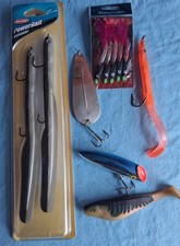 SEA FISHING LURES BASS LURES MIXTURE OF NEW AND USED SALT WATER FISHING LURES