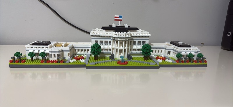SEMBO White House Building Blocks Set 3000pcs 12+ Brick Separator