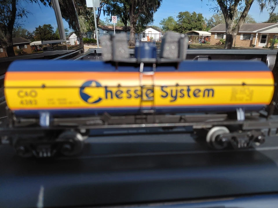 MTH RailKing 30-8105 Die-Cast C&O Chessie System Single Dome Tank Car New in Bo - Image 2 of 4