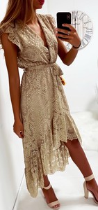 robe beige dentelle