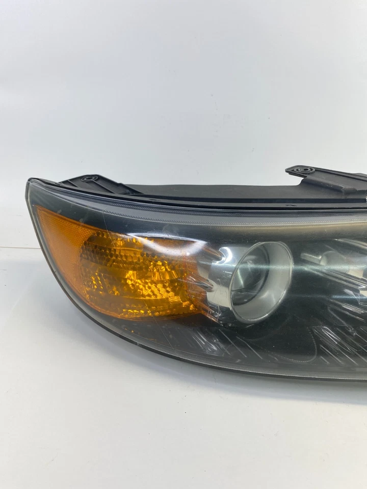 2011-2013 Kia Sorento Front Right Passenger Headlight Headlamp 92102-1U200 OEM - Изображение 4 из 4