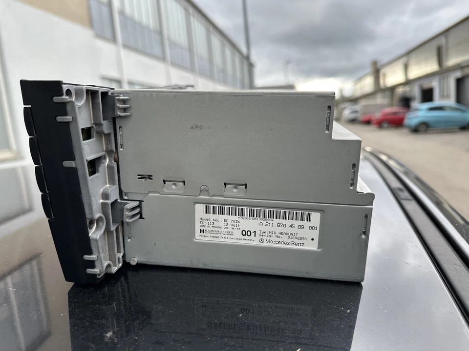 Orig. Mercedes E Klasse W211 Radio Navi Navigation A 2118704589 - Bild 3 von 4