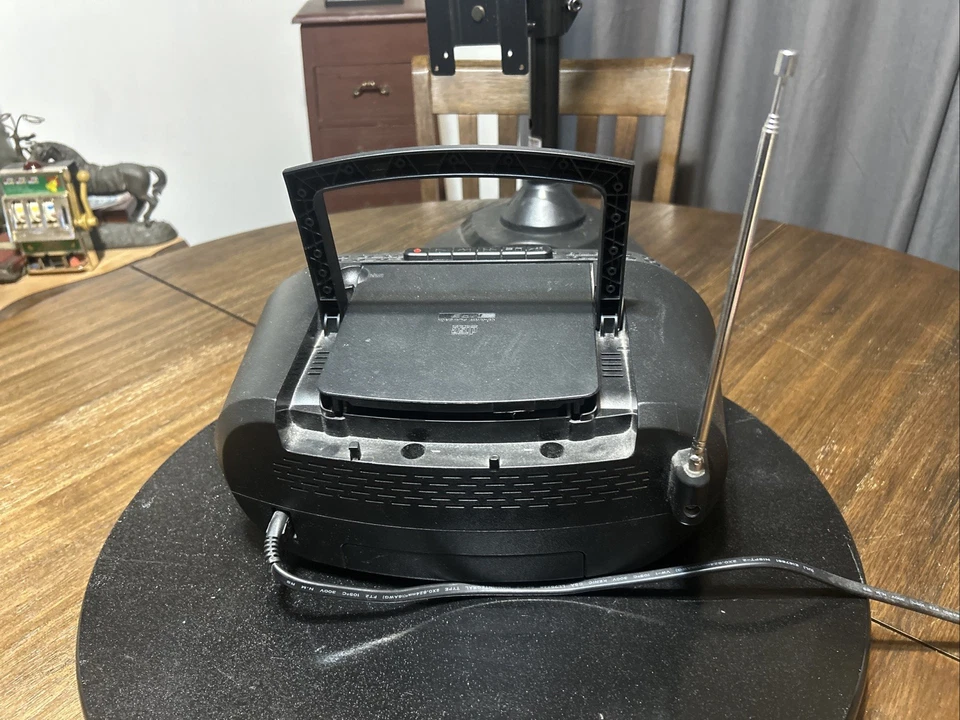 Sony CD Clock Radio with AM/FM Tuner and Alarm Functions MP3 Black - Image 4 of 4