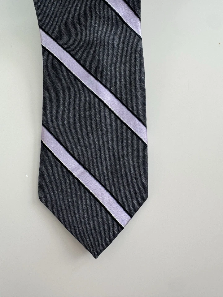 Corbata DKNY para hombre negra rosa diagonal a rayas seda viscosa Foto 2 de 3