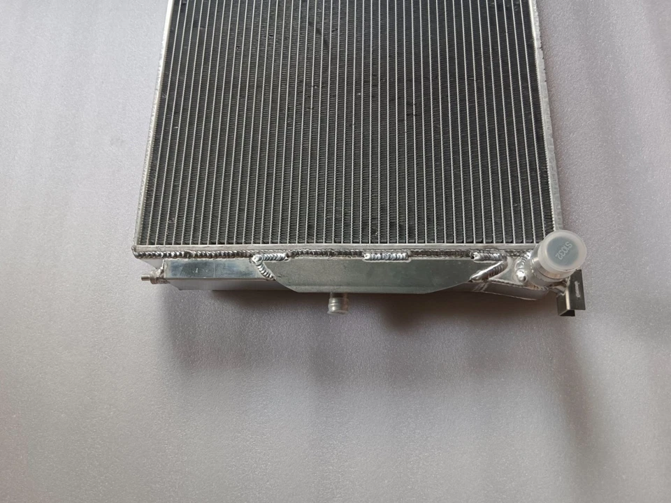 🔥Radiador de aluminio adecuado para Audi RS 4 B7 4,2 L V8 MT 2006 - 2007 - 2008 8E0121251AM Foto 4 de 4