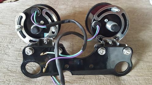 65-9111 speedometer and rev counter mounting brackets for reproduction clocks - Picture 8 of 8