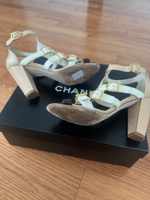 Chanel 2011 Interlocking CC Logo Gladiator Sandal… - image 2