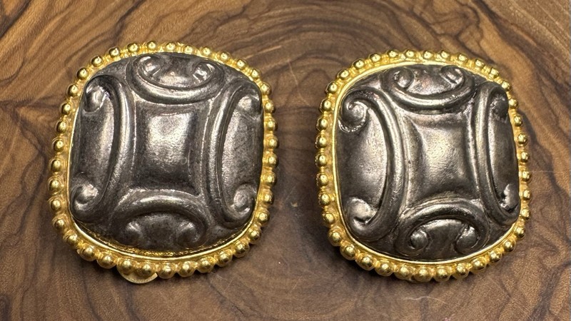 VINTAGE SIGNED PREMIER Clip On Earrings Silver/Gray & Gold. (RD16)