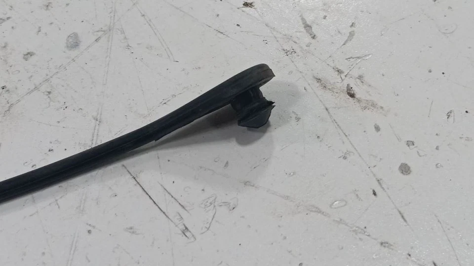 Chrysler 200 Gas Tank Fuel Cap  2015 2016 2017 - Image 2 of 4