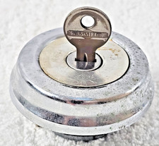 Vintage Locking Gas Cap Briggs Stratton Key Vented Xo-1906 Classic Car Hot Rod Vintage Locking Gas Cap Briggs Stratton Key Vented Xo-1906 Classic Car Hot Rod