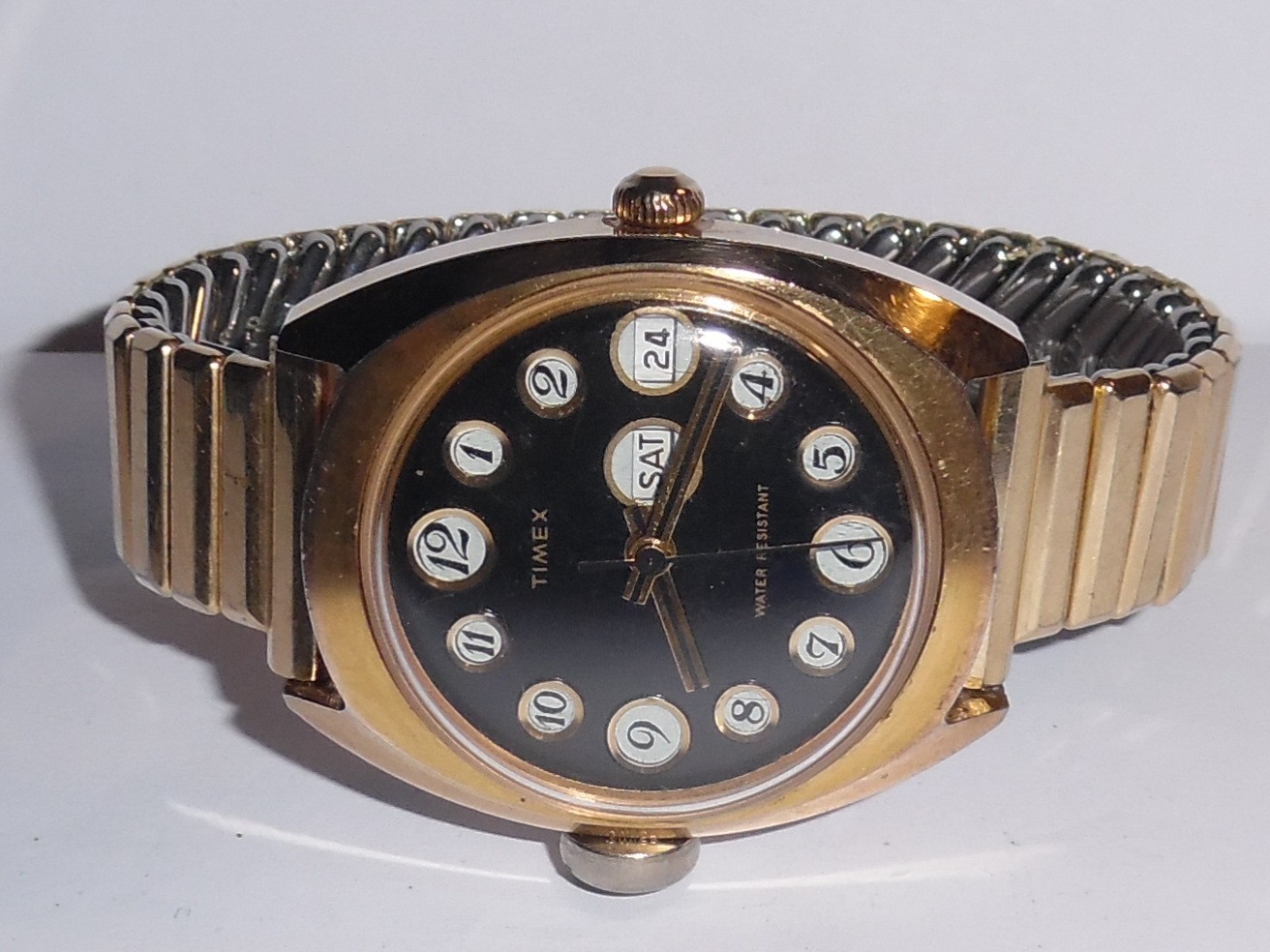 DAY/DATE. TELEPHONE WRISTWATCH WORKS WITH DIAL GREAT VINTAGE WIND MANUAL TIMEX - vintagewatches.pk