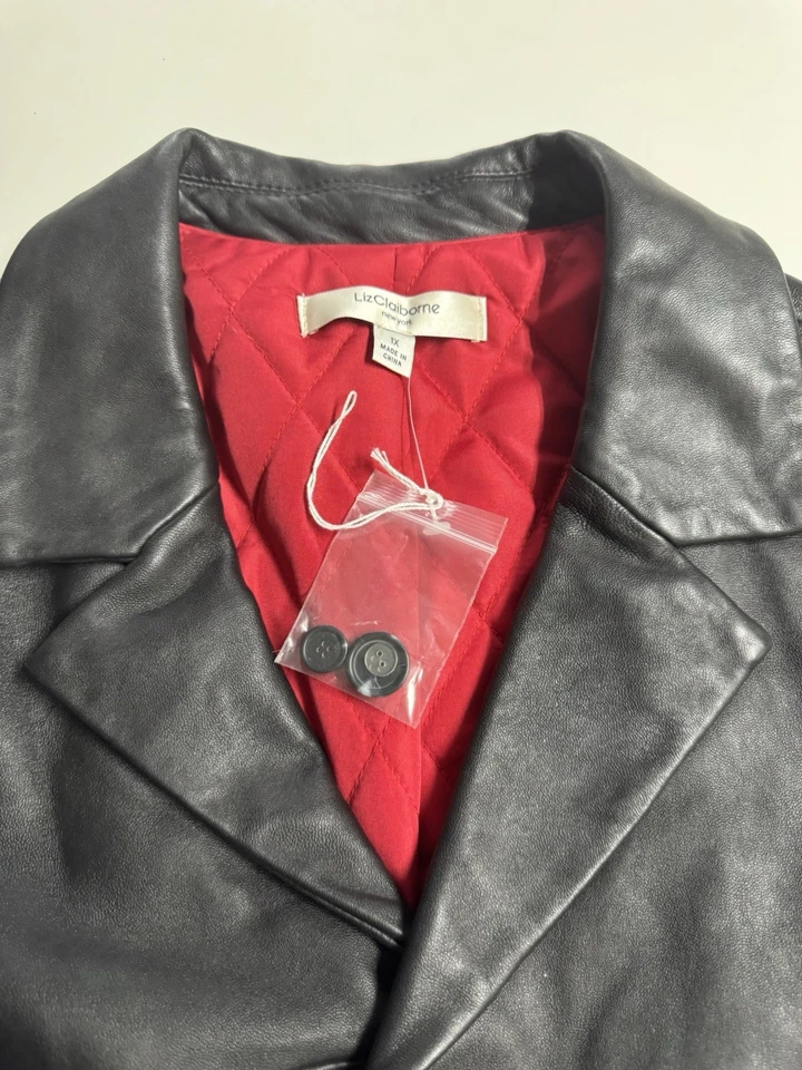 Liz Claiborne Chaqueta de Cuero Suave Cierre de Botones, Forro Rojo, Talla 1X Foto 2 de 4