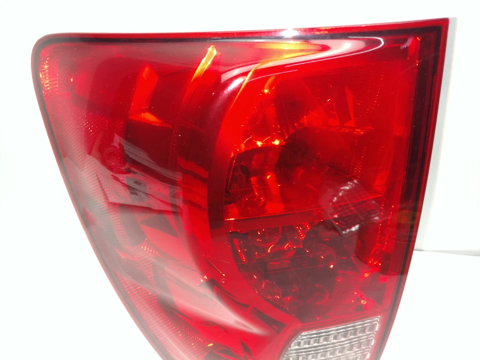 2006-2009 Pontiac Torrent Tail Light Driver Left Side OEM - Image 3 of 4