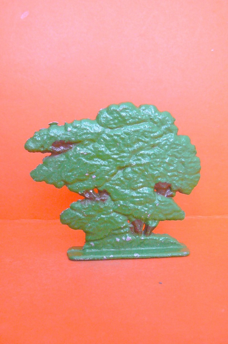 Ancienne figurine Quiralu / Wendal : la ferme / arbre
