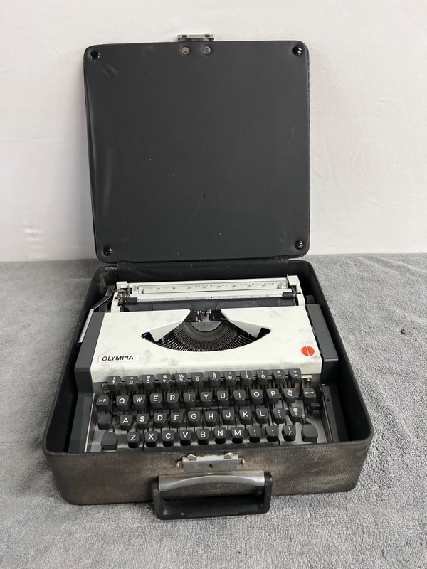 Olympia Typewriter - Western Germany- Working - w/Case