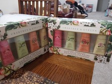 LOT/2 CRABTREE EVEYLN HAND THERAPY-SUMMERHILL/POMEGRANATE/LILY/PEAR MAGNOLIA NEW