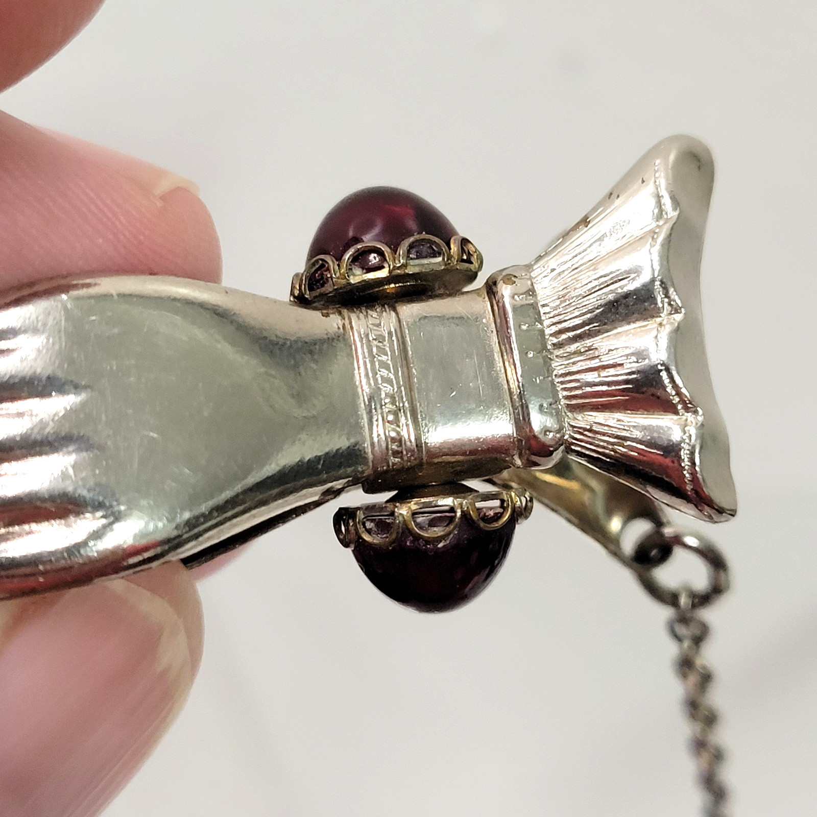 Vtg Silver-tone Hand Glove Scarf Holder Clip w/ Chain - Red Jeweled Gem Estate