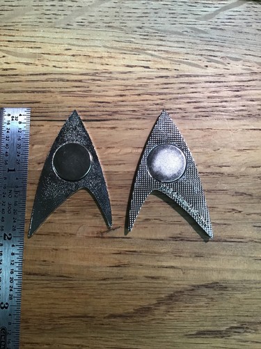 2015 STAR TREK QmX - 50th Anniversary Magnetic Lapel Pin - MAC - NEW Silver NN5 - Picture 3 of 10
