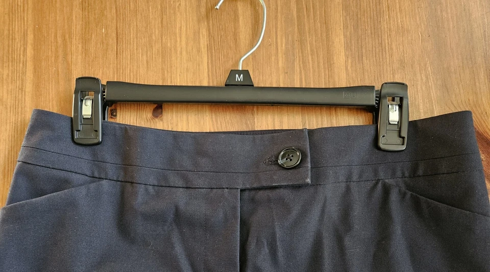 Calça social Ann Taylor ajuste curvilíneo preta frente plana tamanho 4 32 x 32 - Imagem 4 de 4