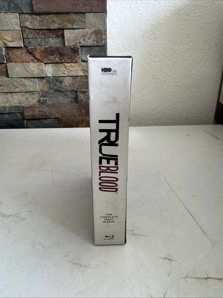 True Blood - The Complete First Season (DVD, 2009, 5-Disc Set) - Image 2 of 4