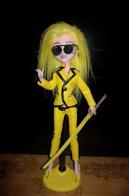 1 Monster High Puppe Draculaura Cyberpunk ''kill Bill'' inspiriert gelb-schwarz