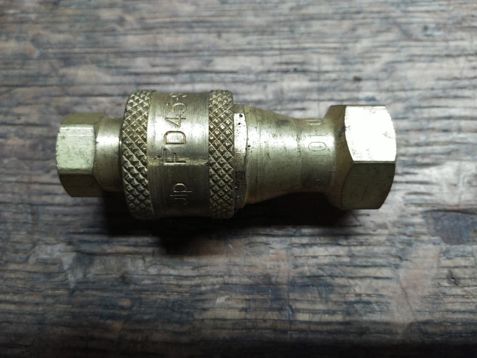 Eaton Aeroquip 1/8" NPT Quick Coupler Set FD-1101-02-02 & FD45-1086-04-04 - Image 4 of 4