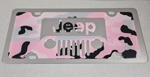 Jeep Grill 3D Logo on Logo Pattern Pink & Black Camo On Chrome License Plate - Foto 2 di 3