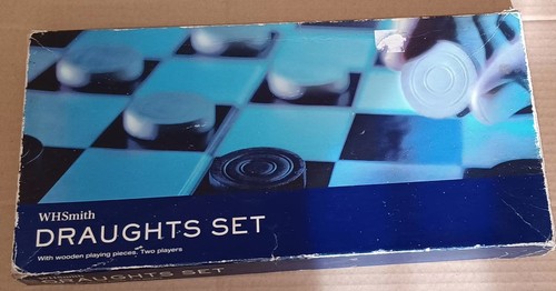 WHSmith DRAUGHTS SET With wooden playing pieces Two players Vintage Game Set - Picture 9 of 24