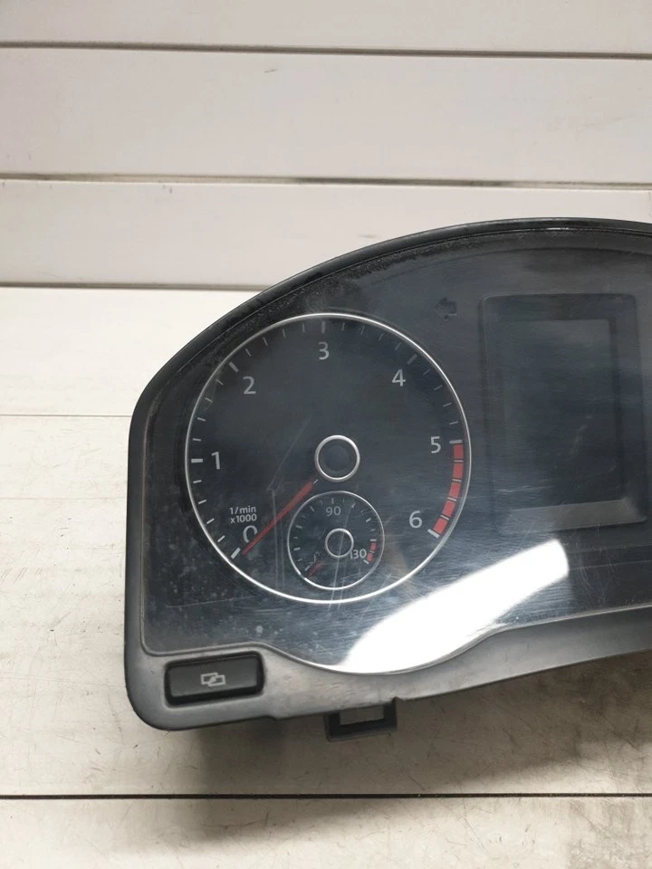 Volkswagen Scirocco Mk3 2008-2014 SPEEDO CLOCKS 1K8920973A - Image 4 of 4