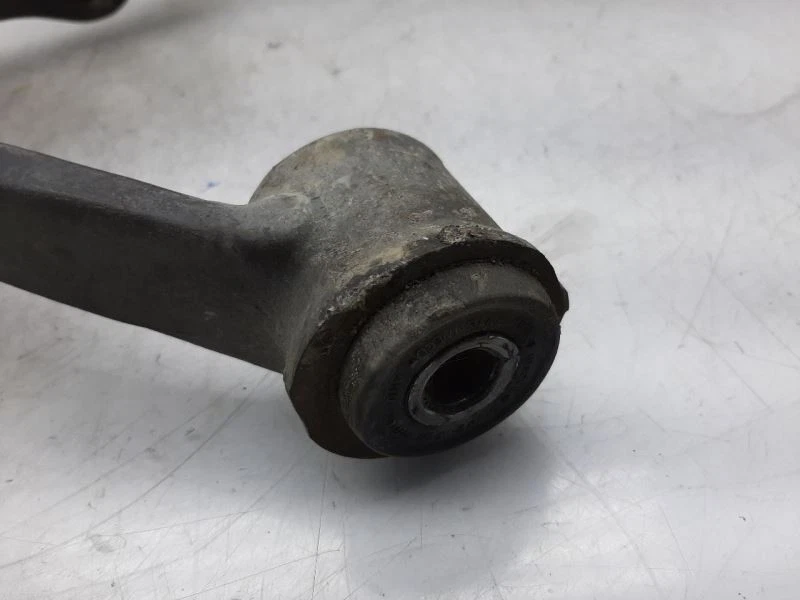 Brazo de control inferior derecho pasajero delantero 00-13 CHEVROLET SUBURBAN 2500 20832023 Foto 2 de 4