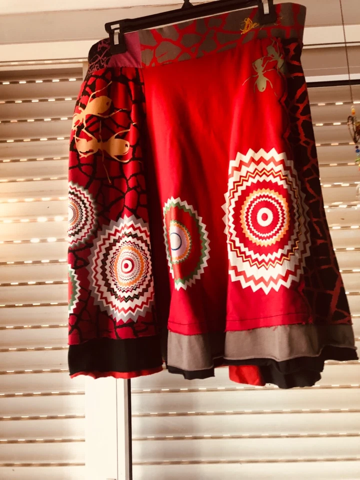 Très belle jupe DESIGUAL taille XL - Photo 2/4