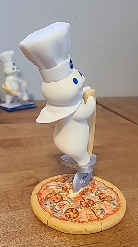 Danbury Mint Pillsbury Doughboy "Cutting Edge" Pizza Figurine 2002 - Picture 4 of 5