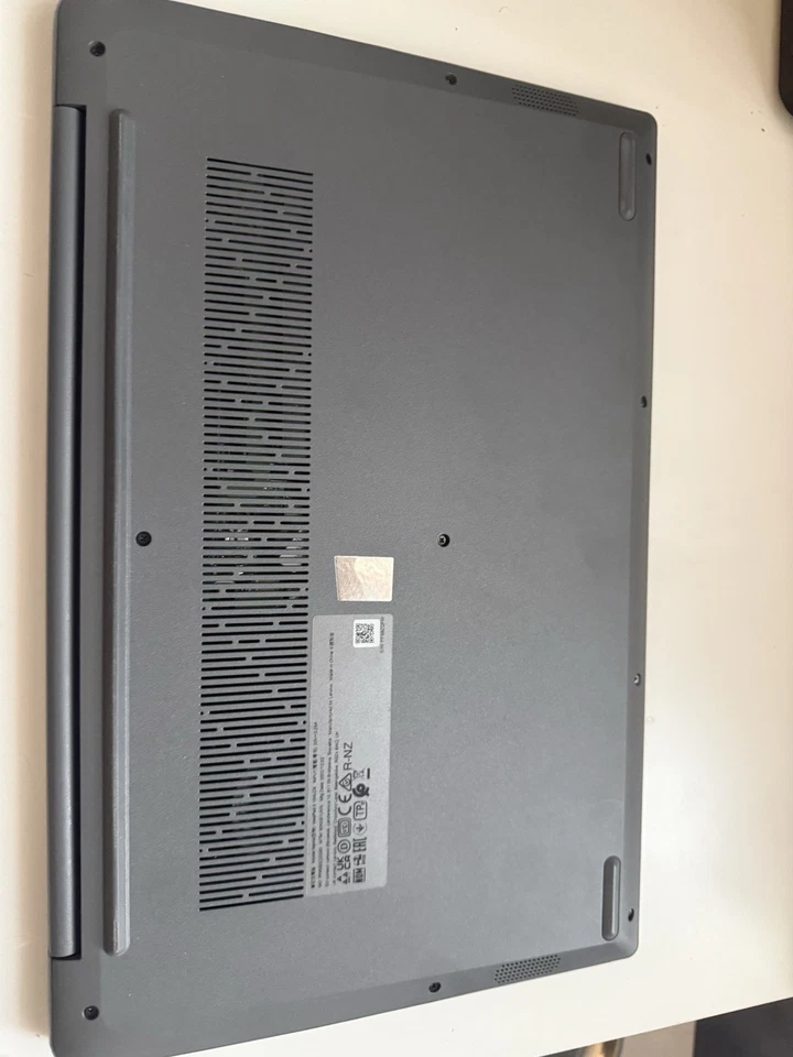 Pc LENOVO portatile IdeaPad 3 processore AMD-Ryzen 7-5700 u - Immagine 4 di 4