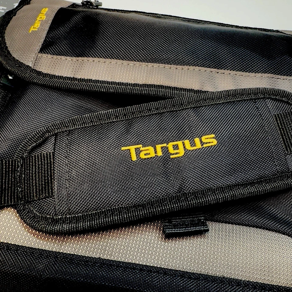 Targus Black Nylon Messenger Laptop Shoulder Bag Case 11” Adjustable Strap - Image 2 of 4
