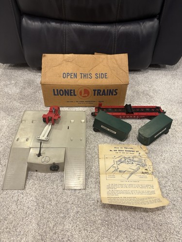 Lionel, O Gauge, 460 Piggyback Transportation Set. Gate and floodlights.