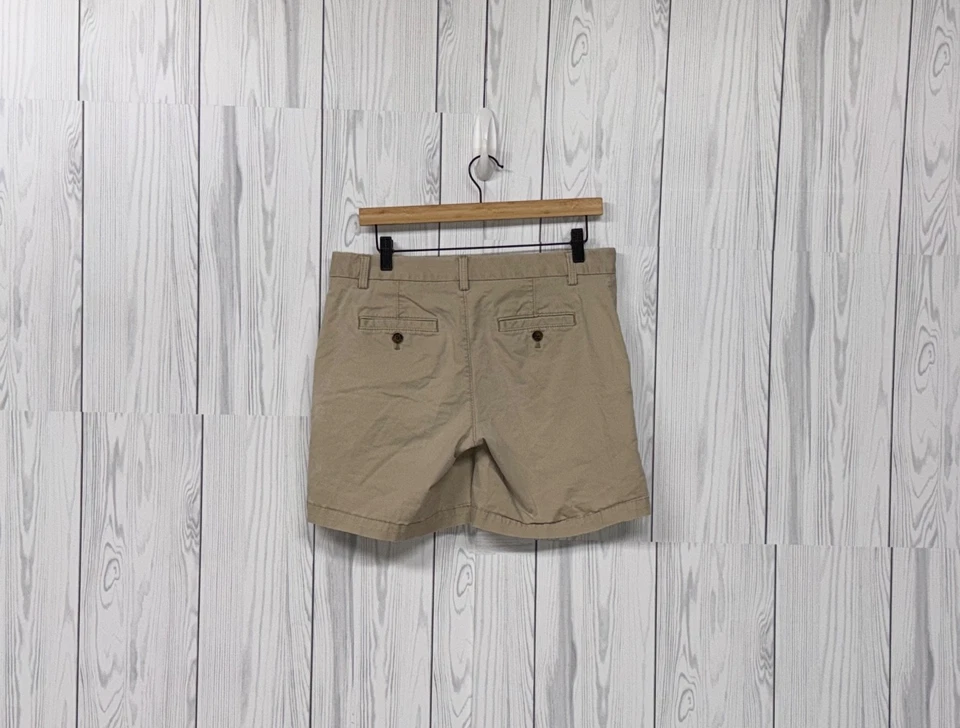 Bermuda Banana Republic feminina tamanho 8 chino 7 polegadas costura interna cáqui algodão - Imagem 2 de 4